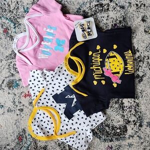 University of Michigan Wolverines Onesies & Clips